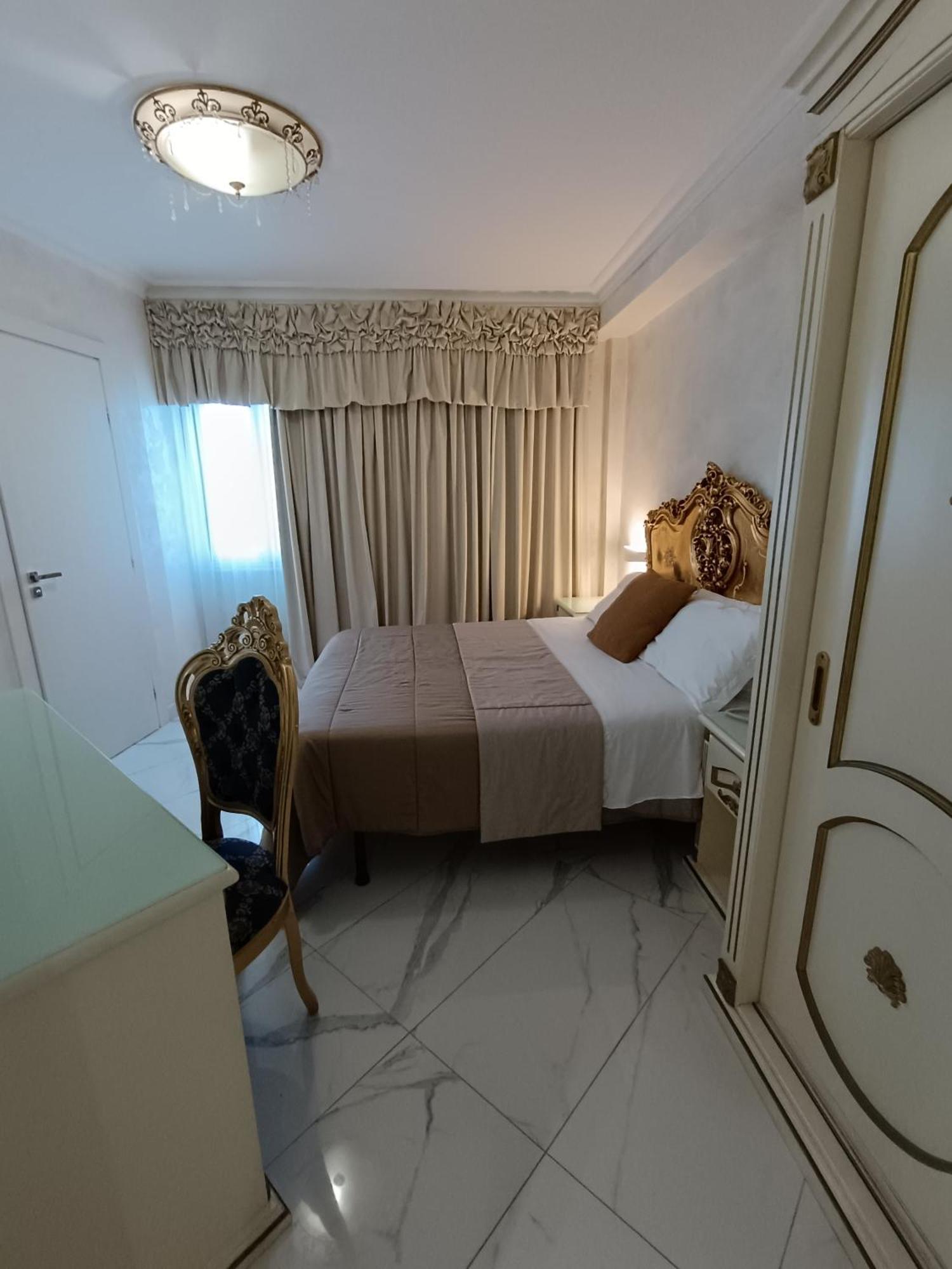 Hotel Paradise ポルト・チェザーレオ エクステリア 写真